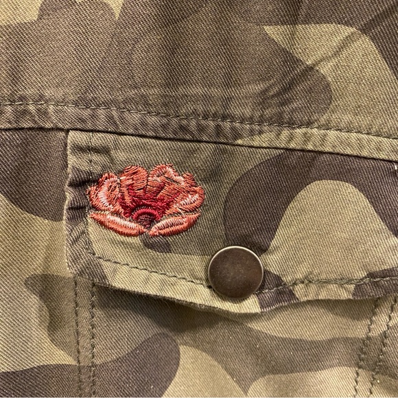 Ashley by 26 International Floral Embroidered Camo Jacket size small - Picture 5 of 12